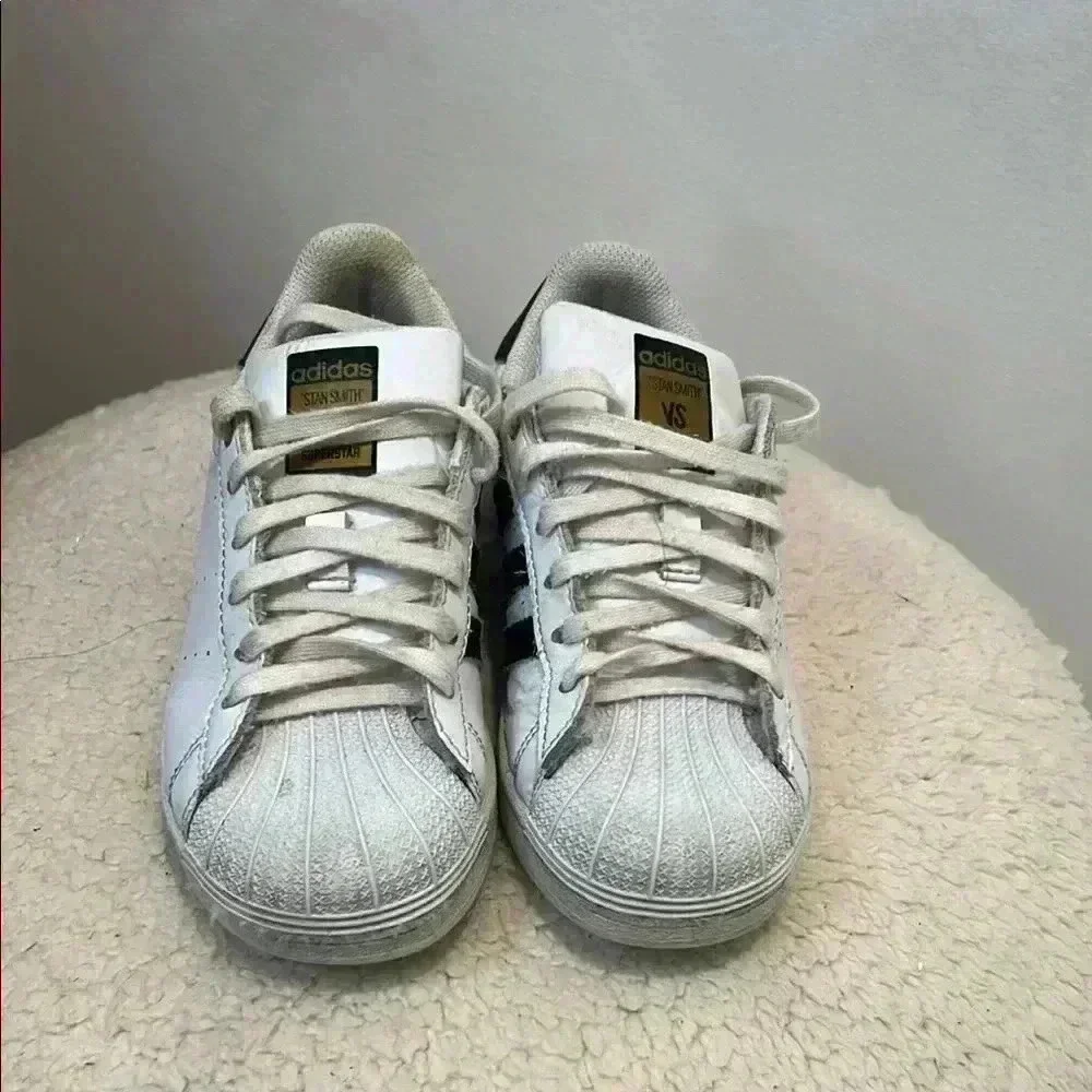 adidas “super stan”